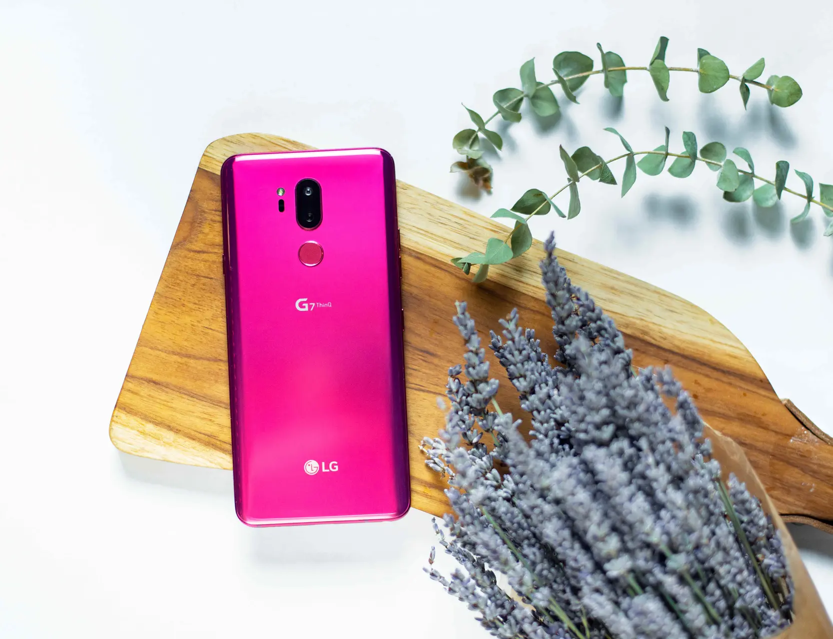 lg g7 beauty shot 01