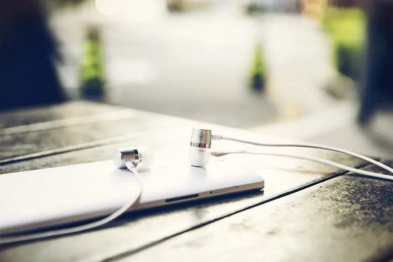oneplus one buds feature