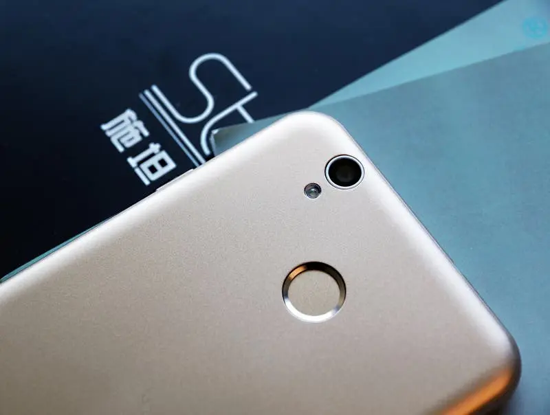 oukitel u7 plus back detail
