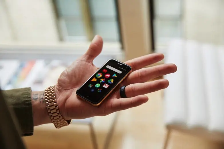 palm phone 2018 phone 4