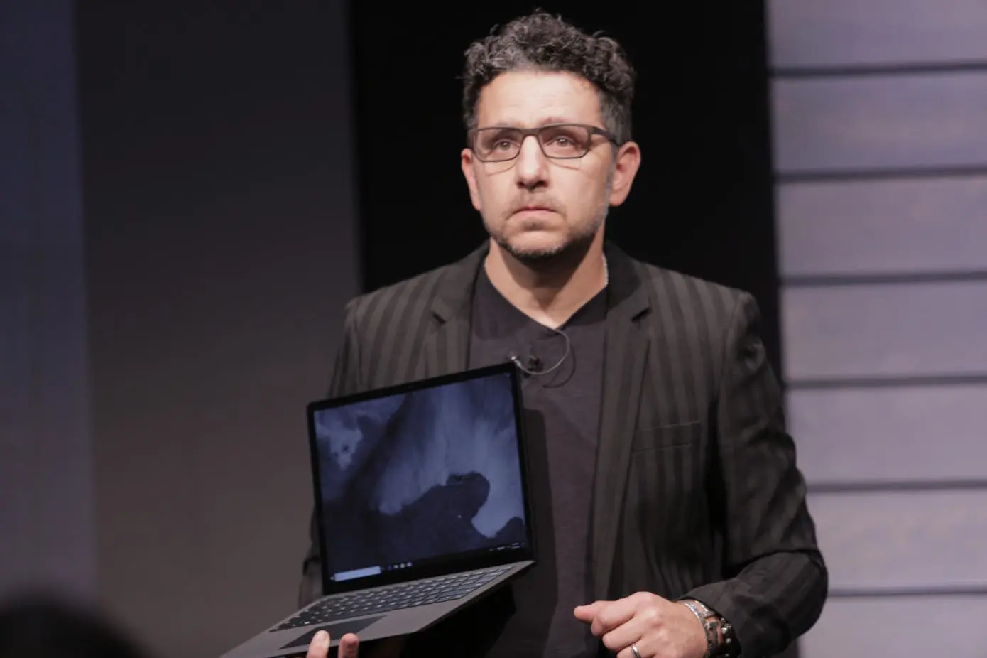 surface laptop 2