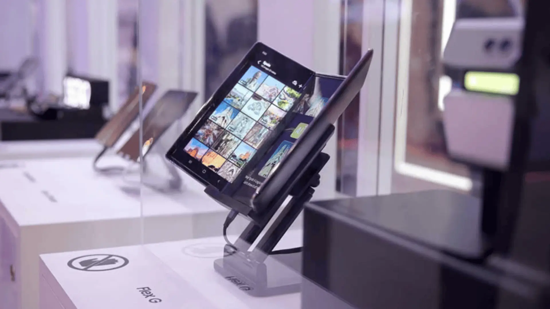 samsung tri fold phone