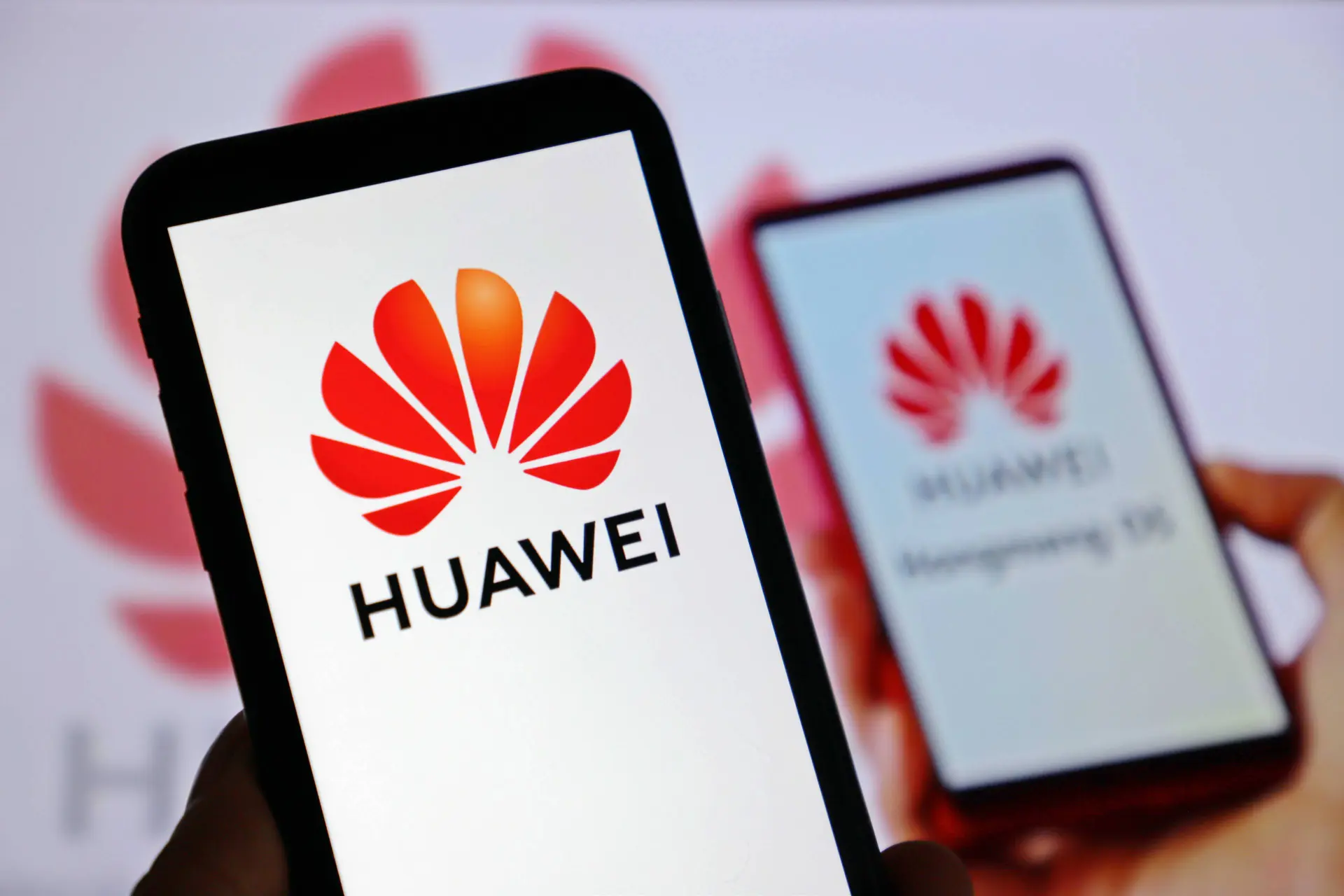 106890995-1622610186358-gettyimages-1232736298-HUAWEI_HarmonyOS_Test