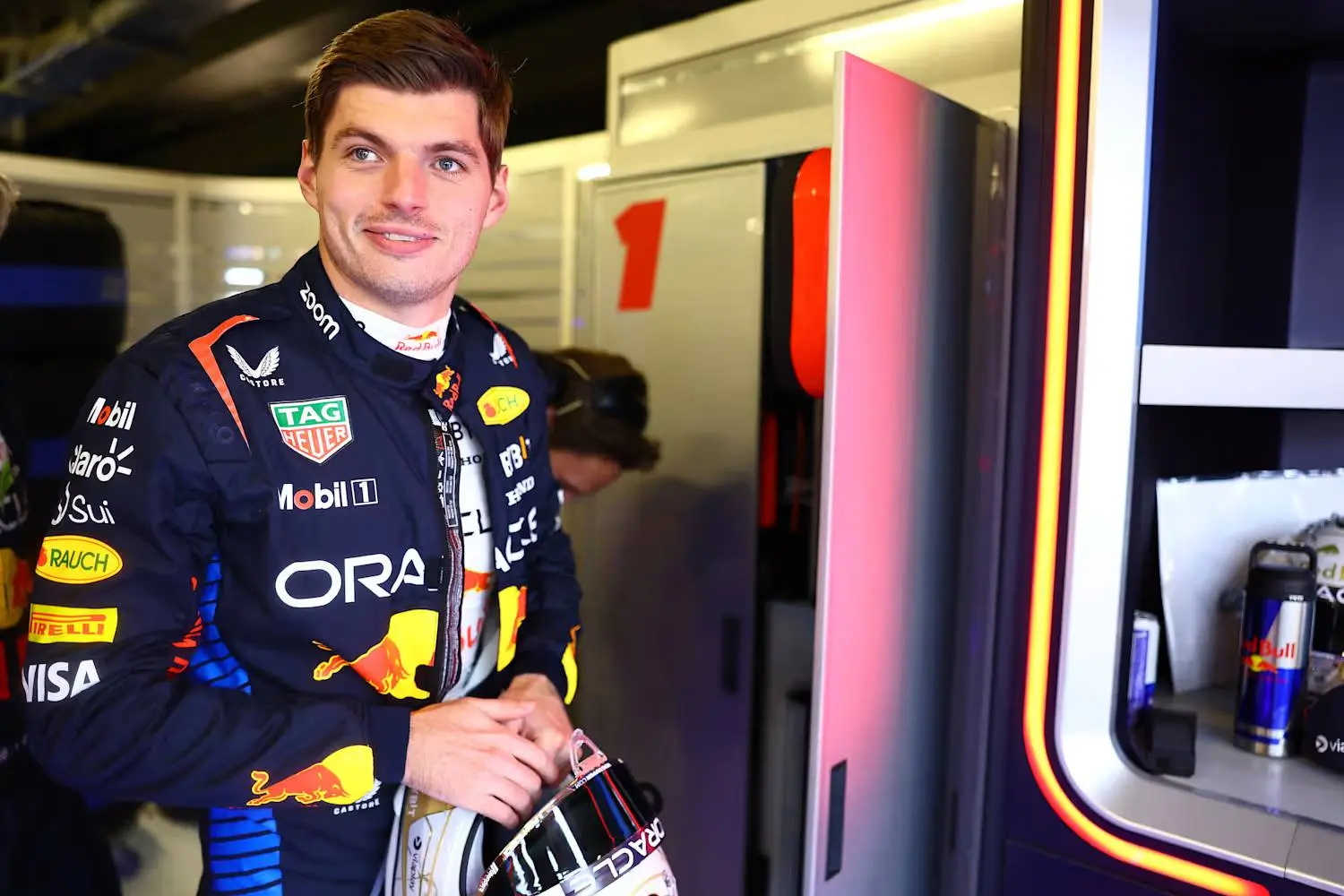 max verstappen abu dhabi garagejpg