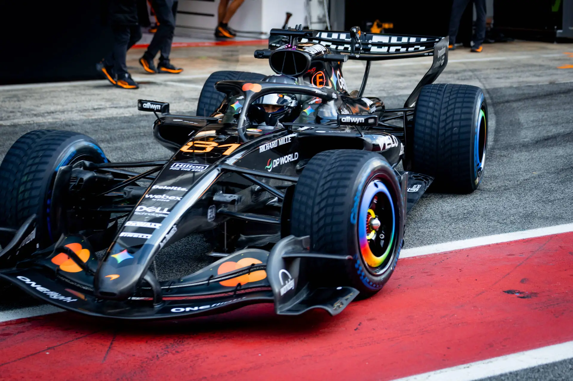 Piastri in der Box – Shakedown in Barcelona