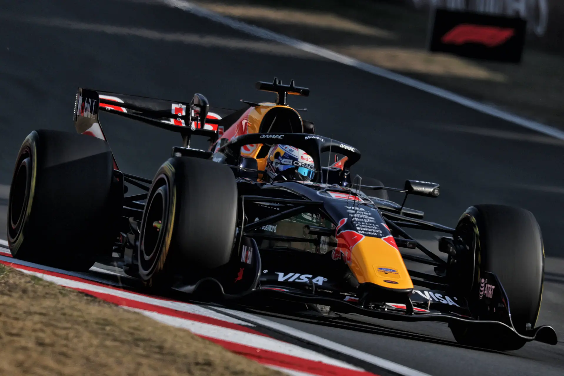 Max Verstappen tijdens de Sprintkwalificatie in China - Foto: Race Pictures