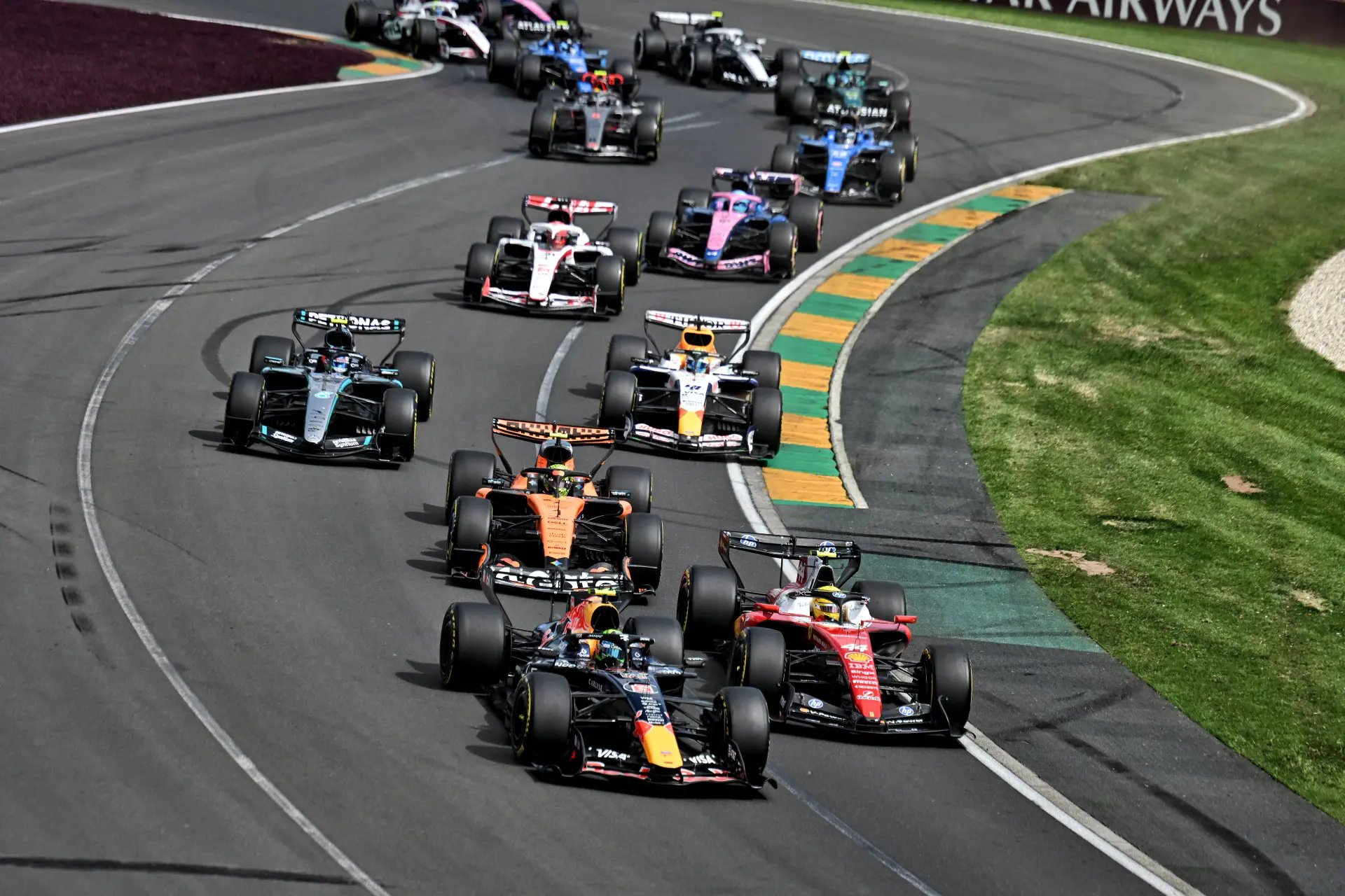 hadjar-red-bull-start-ferrari-leclerc-norris