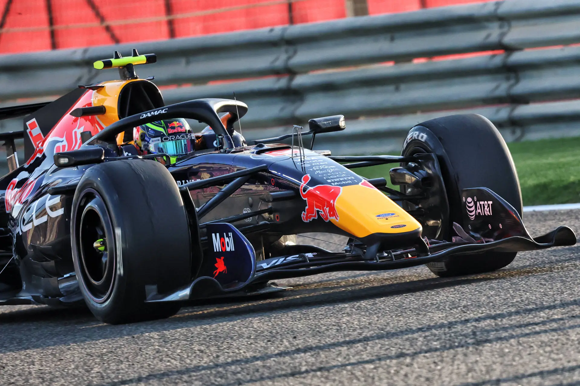 isack-hadjar-grote-achterstand-mercedes