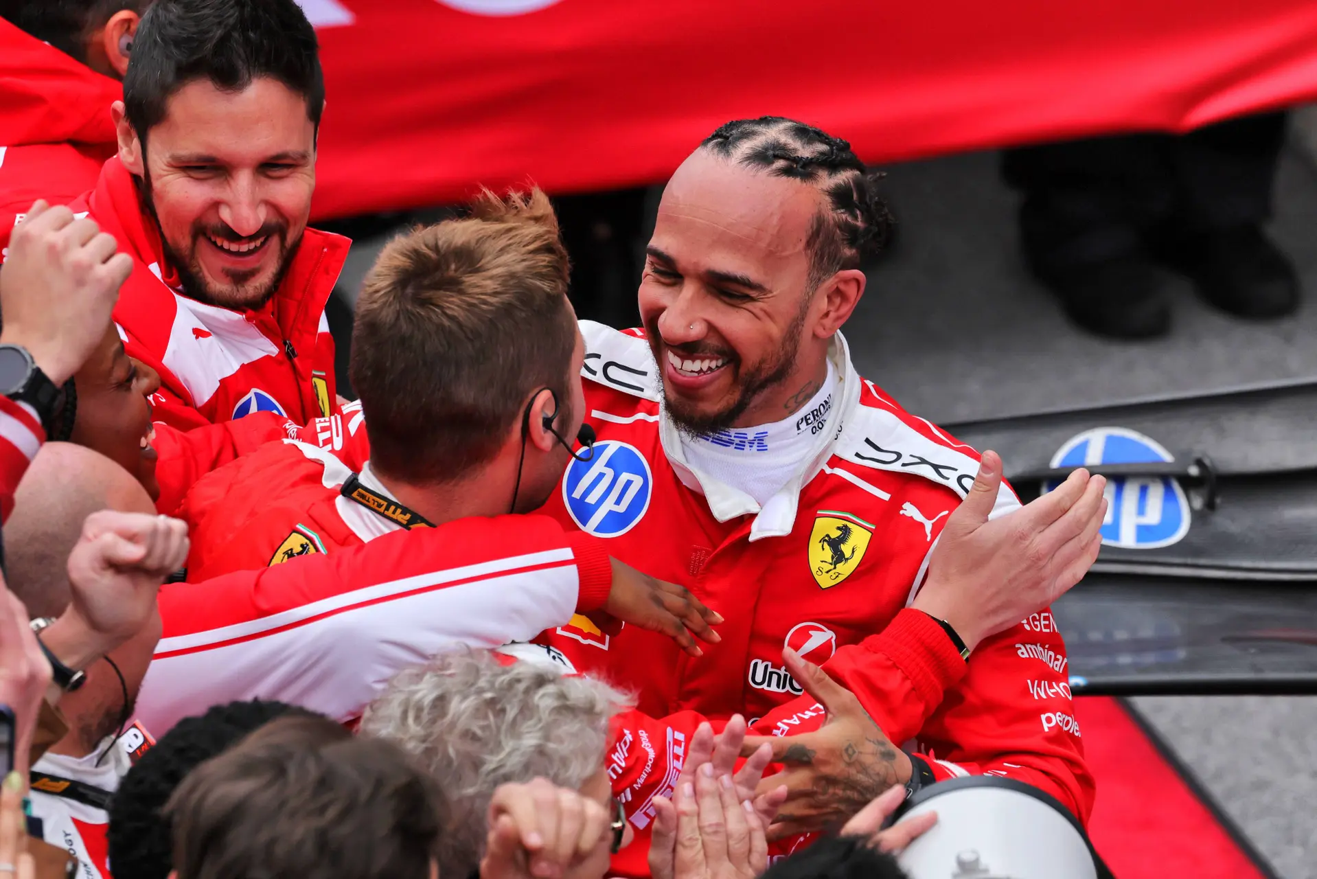 lewis-hamilton-opgelucht