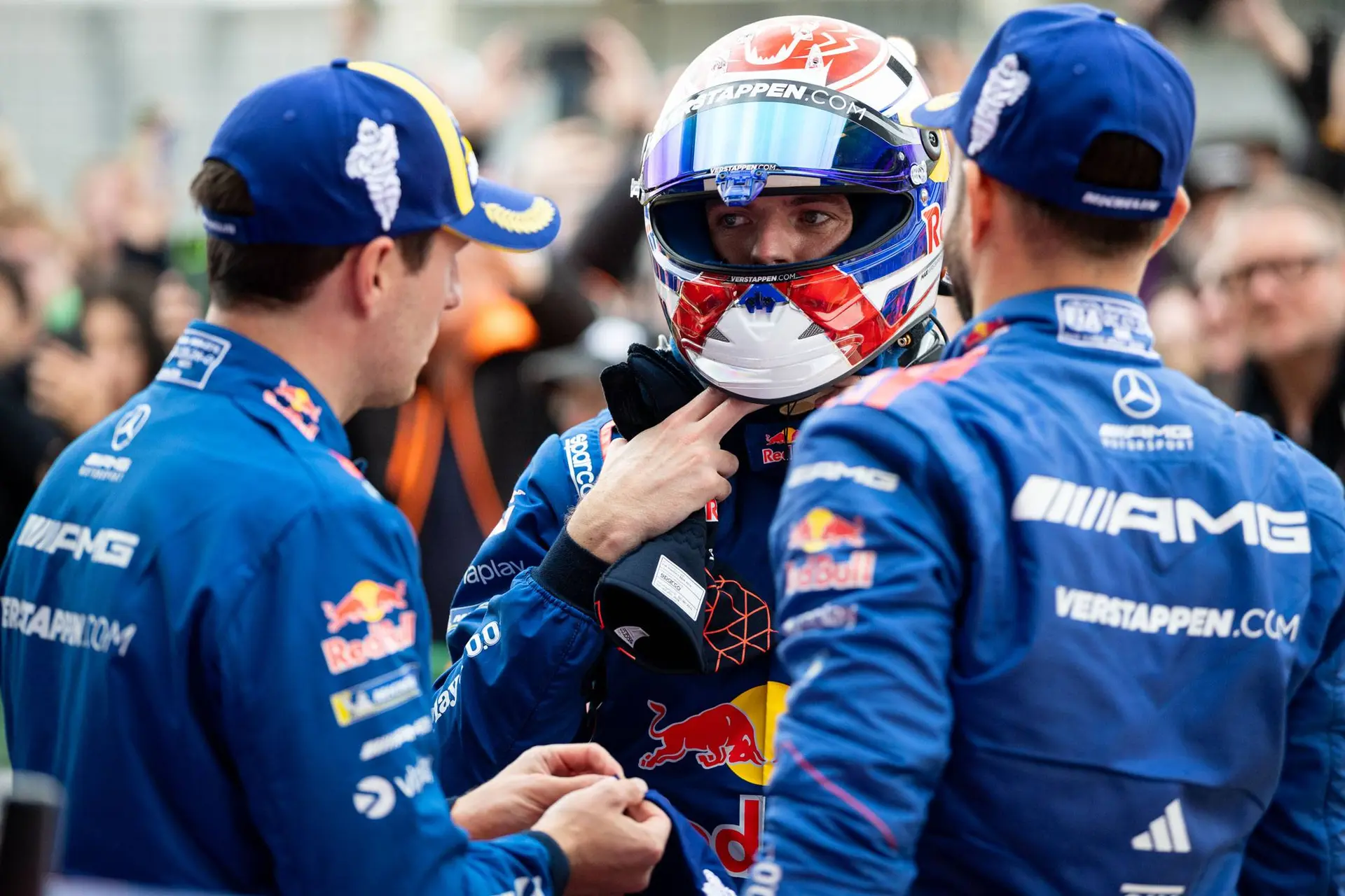 max-verstappen-24h-nurburgring-helmet-teammates