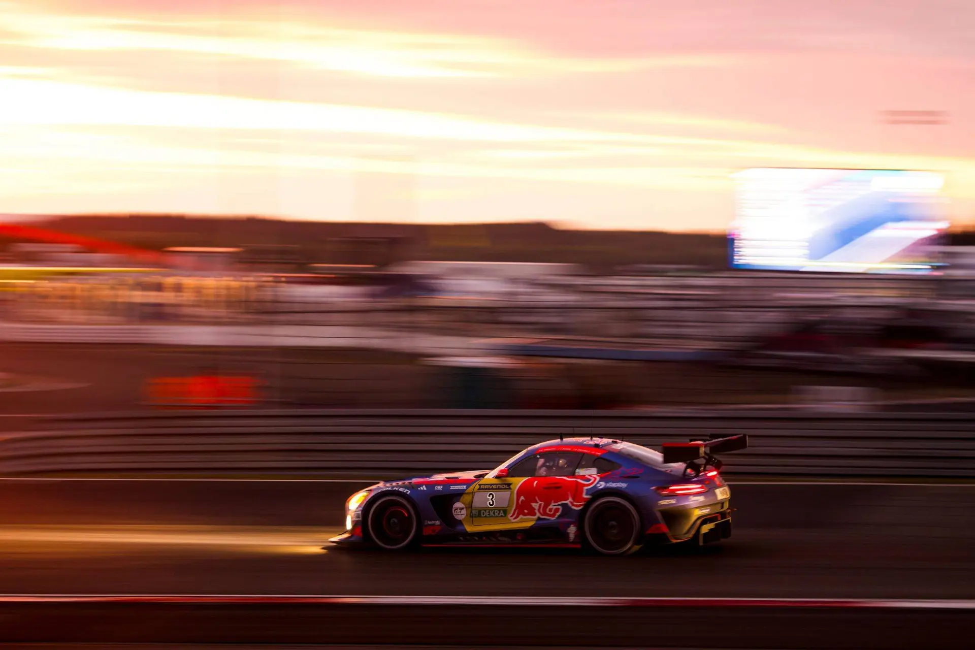 verstappen-racing-24u-nurburgring-zondagochtend
