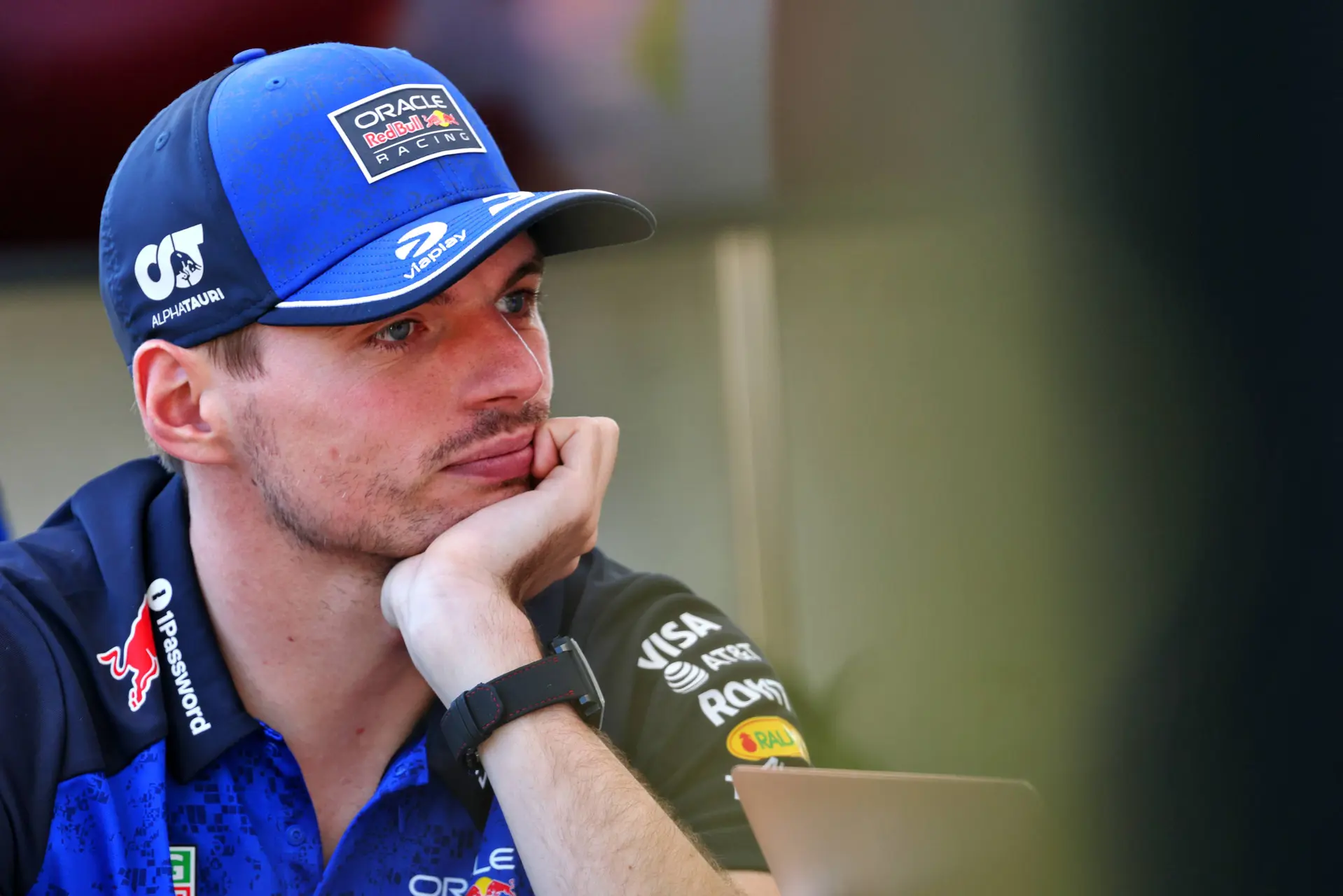 max-verstappen-denkt