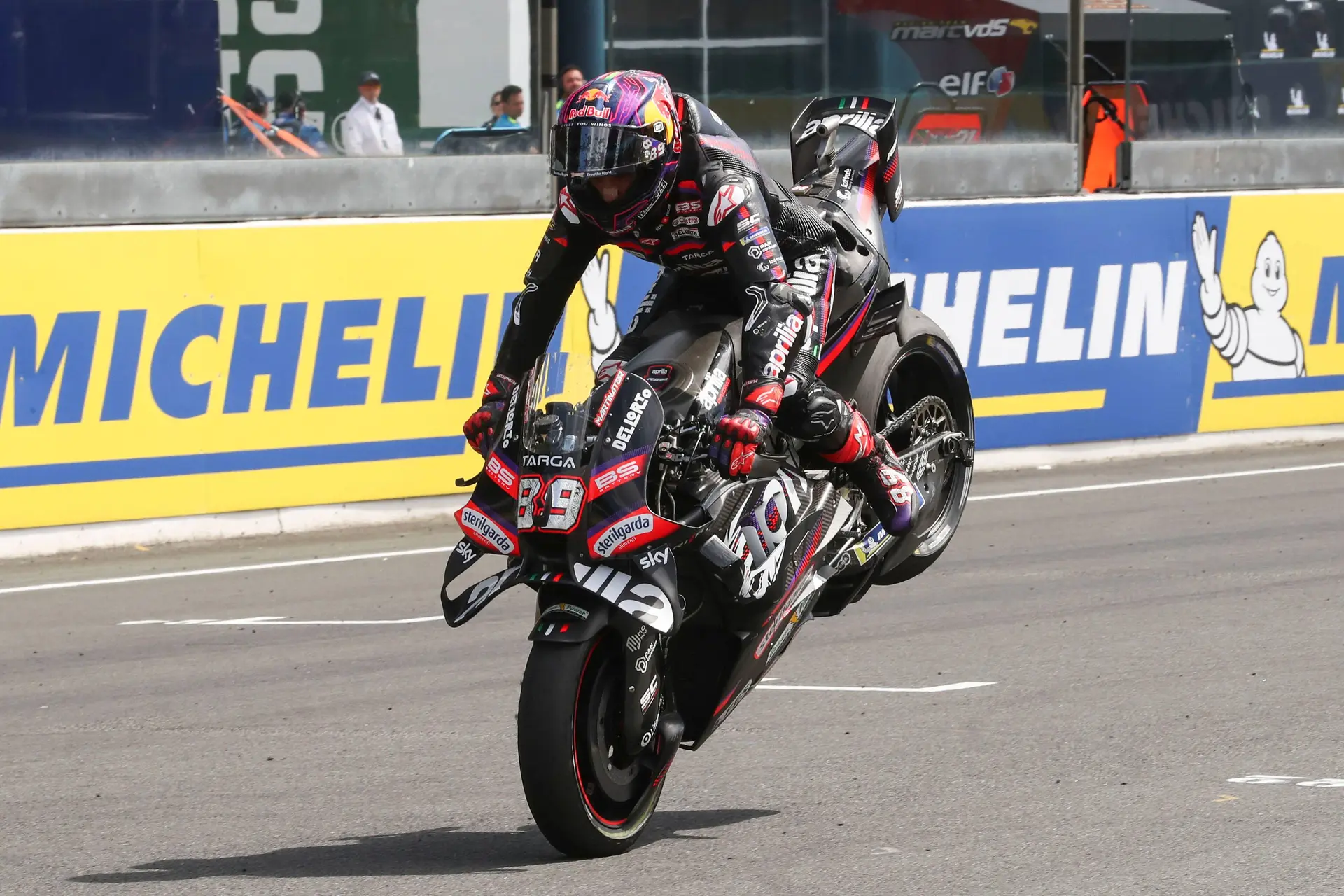 Jorge Martin stoppie Aprilia Le Mans 2026 MotoGP