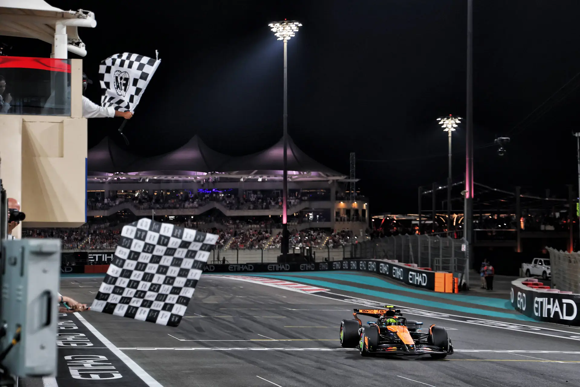 lando-norris-abu-dhabi.jpg.