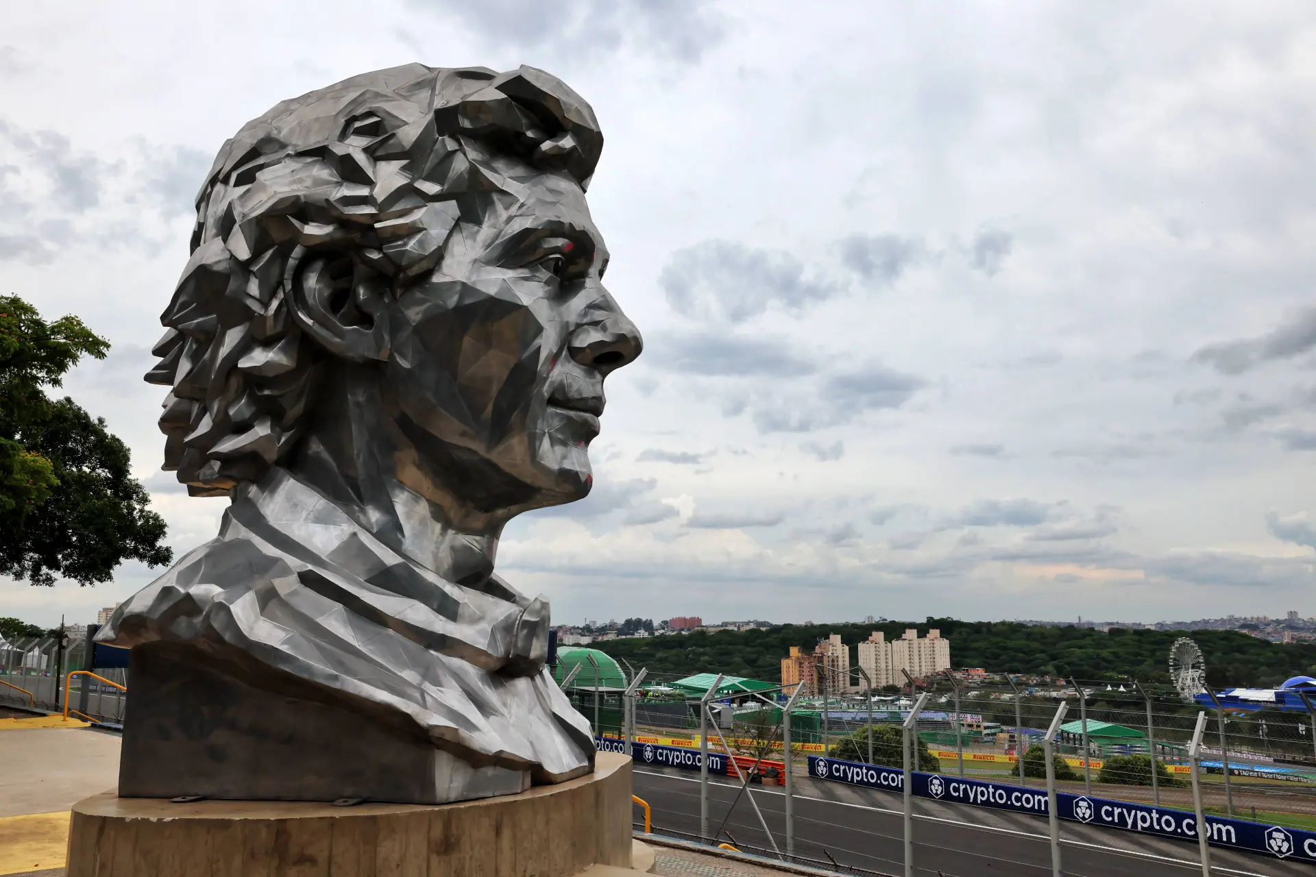 ayrton-senna-standbeeld