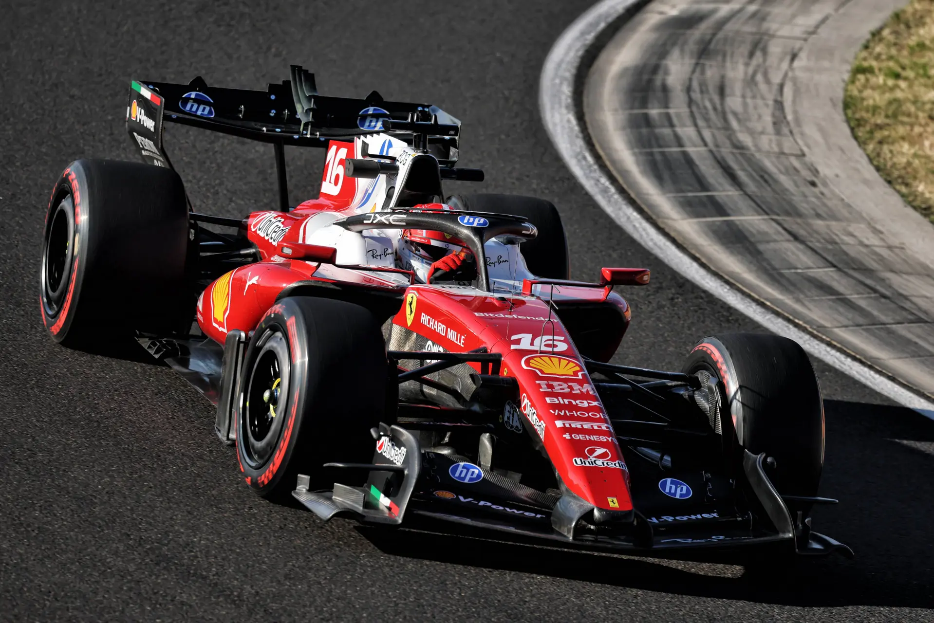 charles-leclerc-hongarije-ferrari