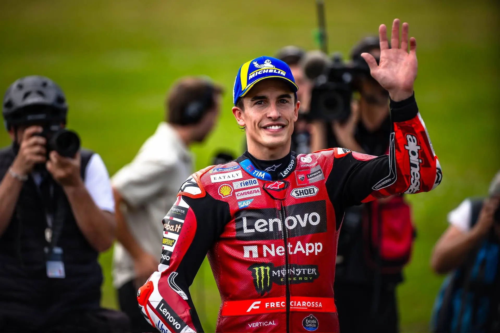 marc-marquez-ducati-sachsenring-zwaait