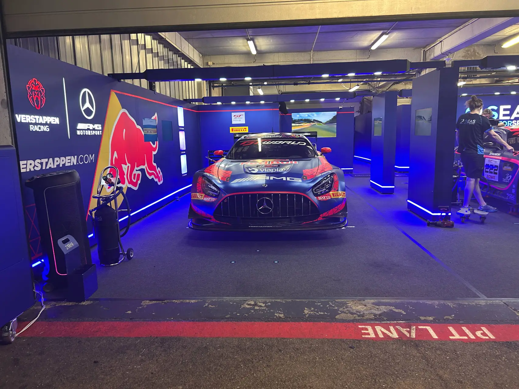 garage-verstappen-racing