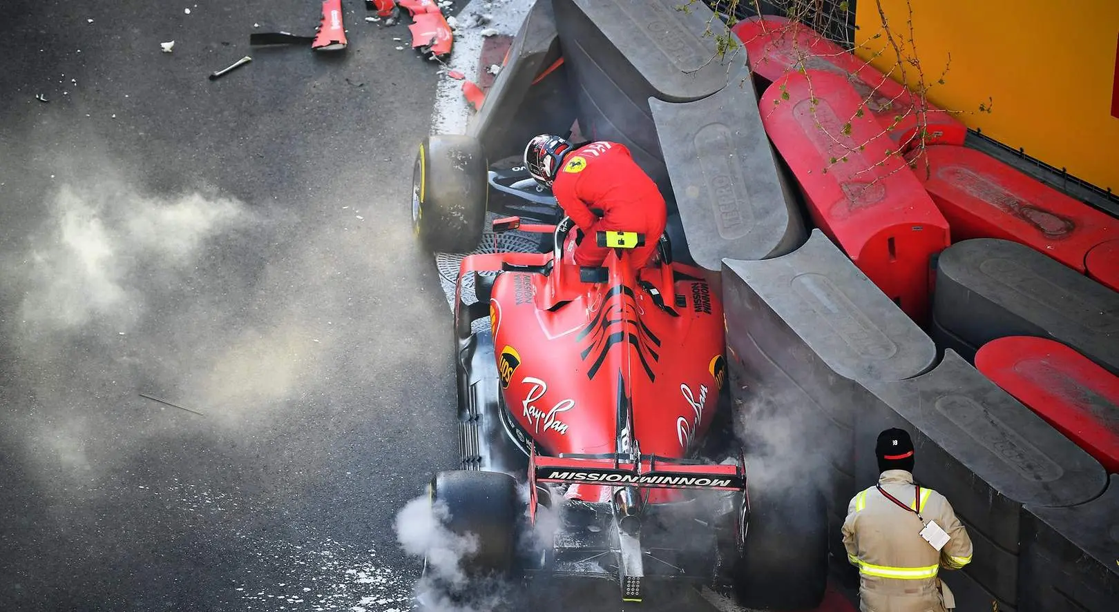 1 leclerc crash