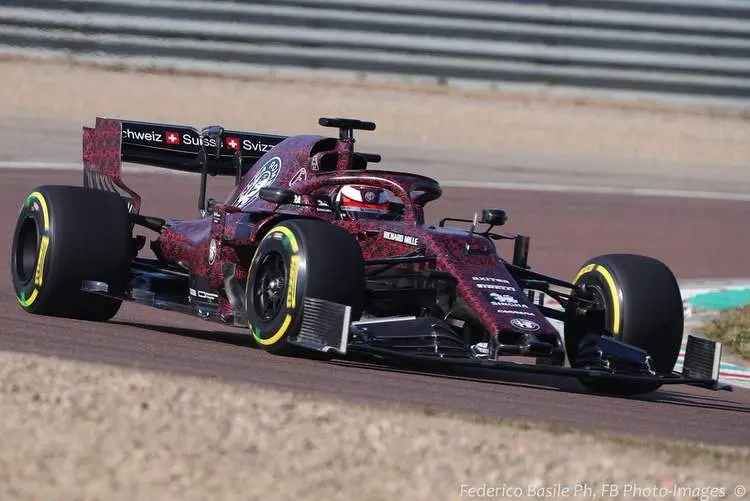 2019 alfa romeo f1 car first photo