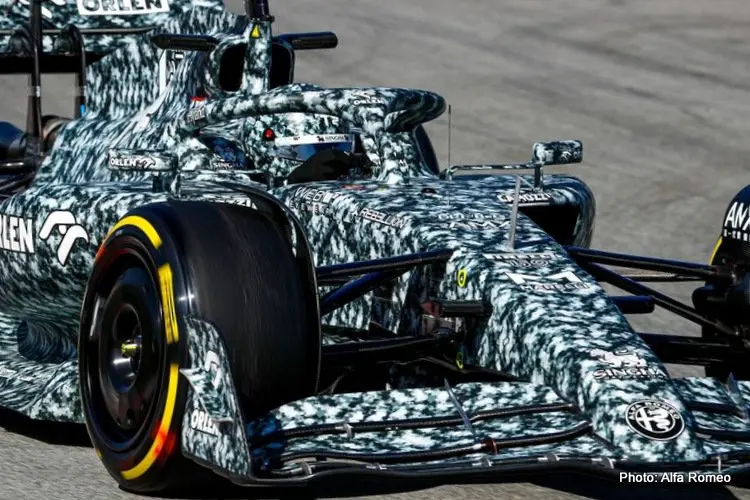 2022 formula 1 testing barcelonae day 1 f1 alfa romeo bottas