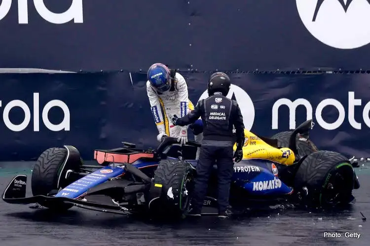 albon f1 crash 001