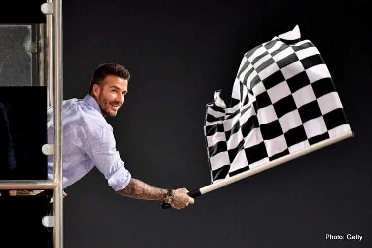 beckham waves chequered flag f1 abu dhabi 06 dec 19 7 19 38 am