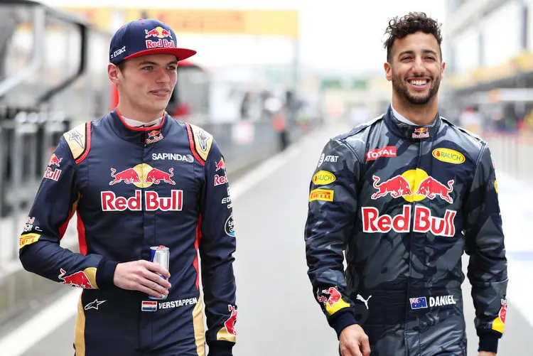 danielricciardomaxverstappenf1grandprixrmdar5ki5p4x