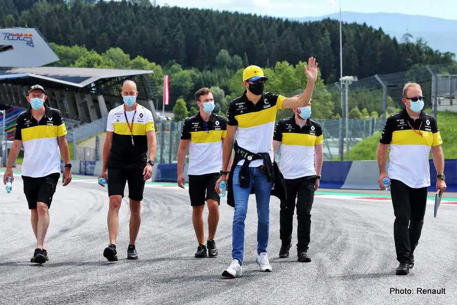 esteban ocon renault track walk