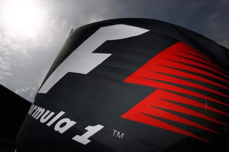 f1 logo flag