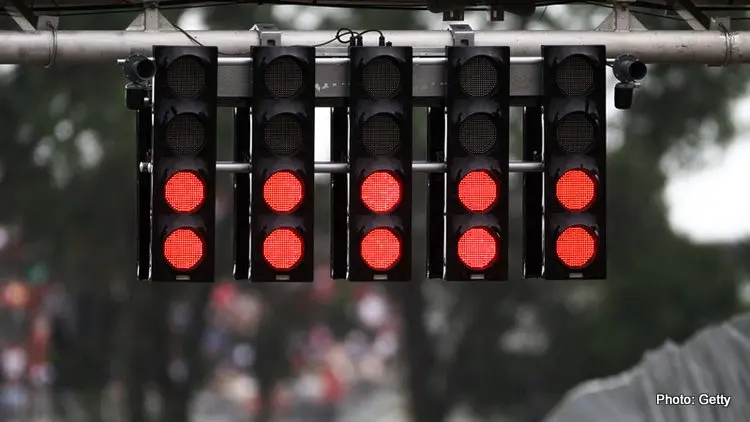 f1 red lights start