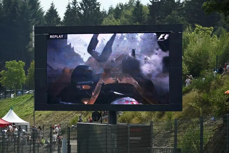 f1grandprixofbelgiummagnussen crash