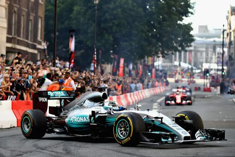 f1livelondontakesovertrafalgarsquareisjjzn45j1dx