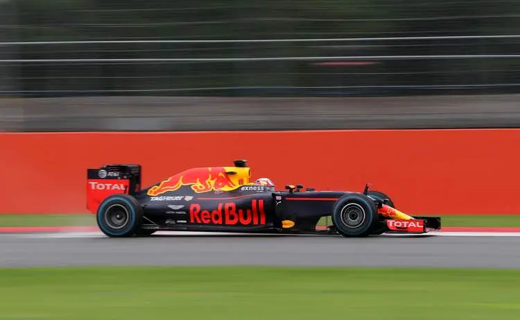 f1testingatsilverstoneqjhqthmd28mx
