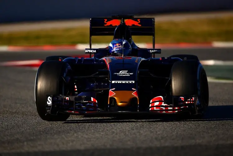 f1testingbarcelonadayoney7cm k9mtyfx 1