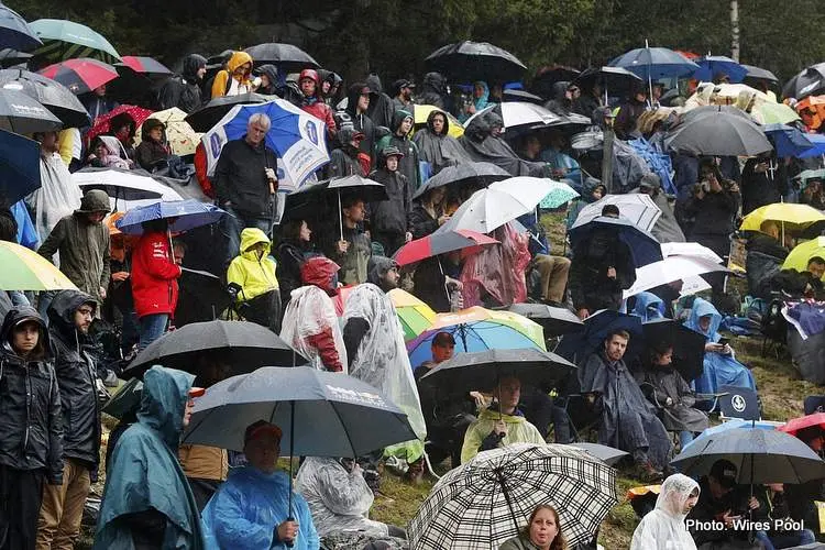 fans at belgian grand prix 2021 in the rain