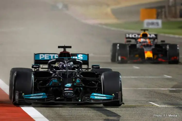 hamilton verstappen finish line 2021 bahrain grand prix