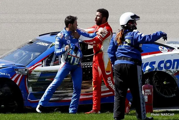 kyle larson bubba wallace punch up fight nascar 001