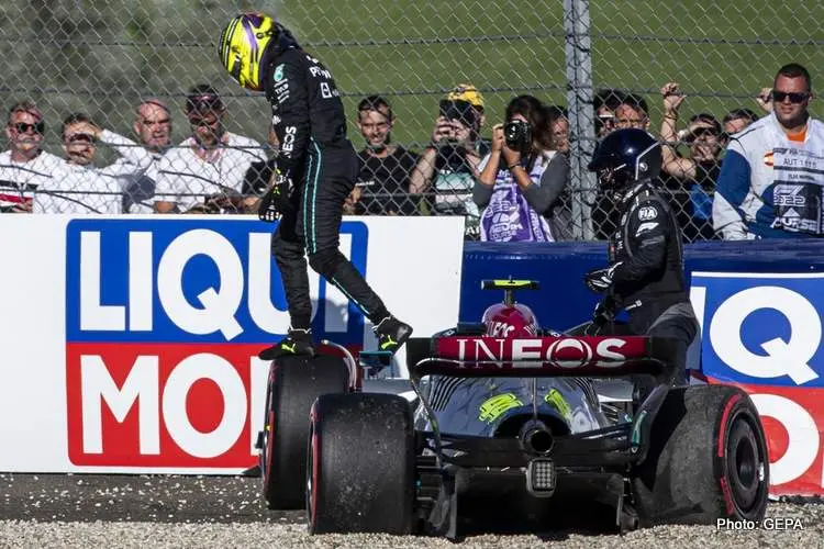lewis hamilton austria qualifying crash