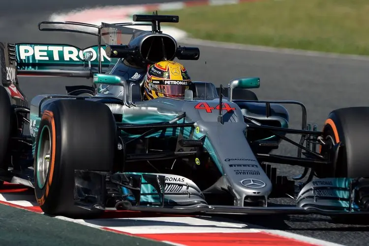 lewis hamilton barcelona fp1