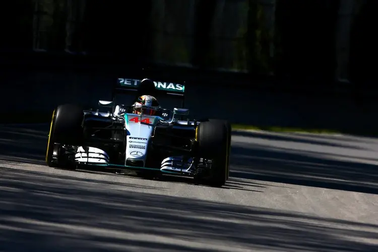 lewis hamilton canadian f1 grand prix qualifying 1l0w24c rb6x