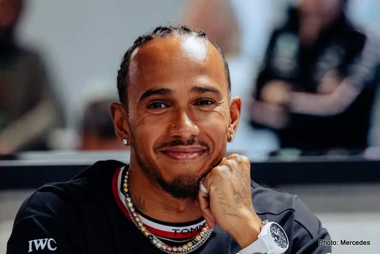lewis hamilton diretction f1