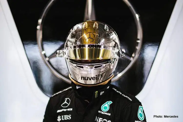 lewis hamilton f1 chrome helmet suzuka 2023