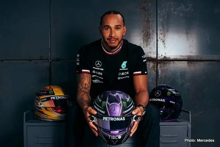 lewis hamilton helmets