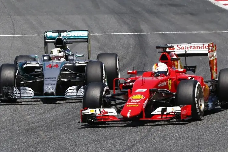 lewis hamilton mercedes vs sebastian vettel ferrari f1