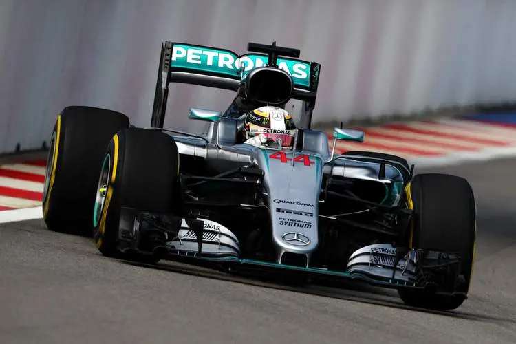 lewishamiltonf1grandprixrussiapracticedc3pevmgunxx