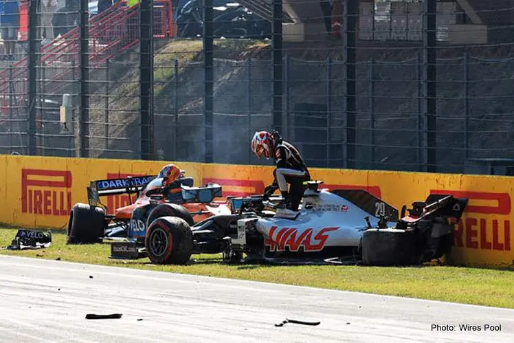 magnussen sainz crash mugello