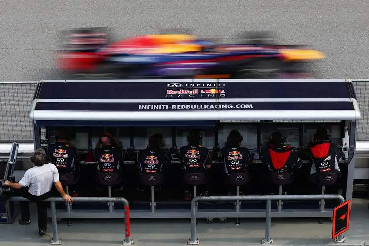 pitwall2 001