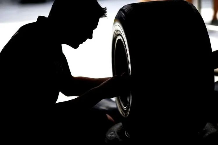 red bull racing preparing their tyres ahead of fp1