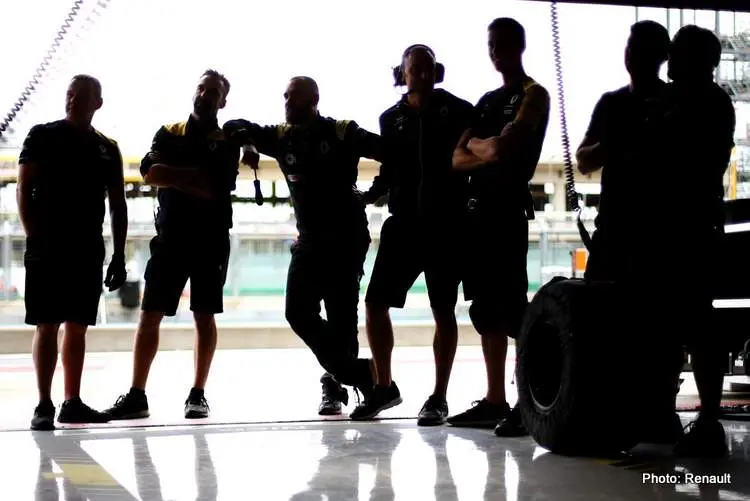 renault pit crew